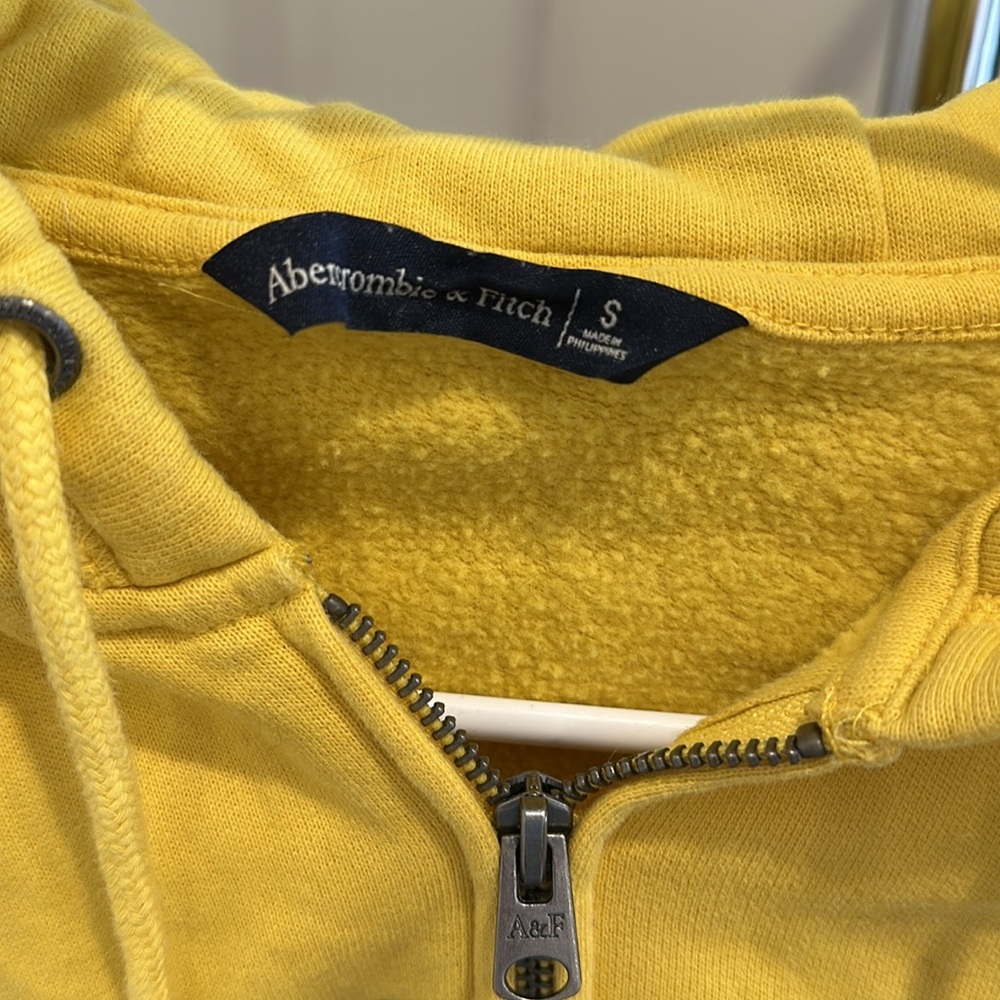 Abercrombie and fitch sweater - Picture 2 of 2